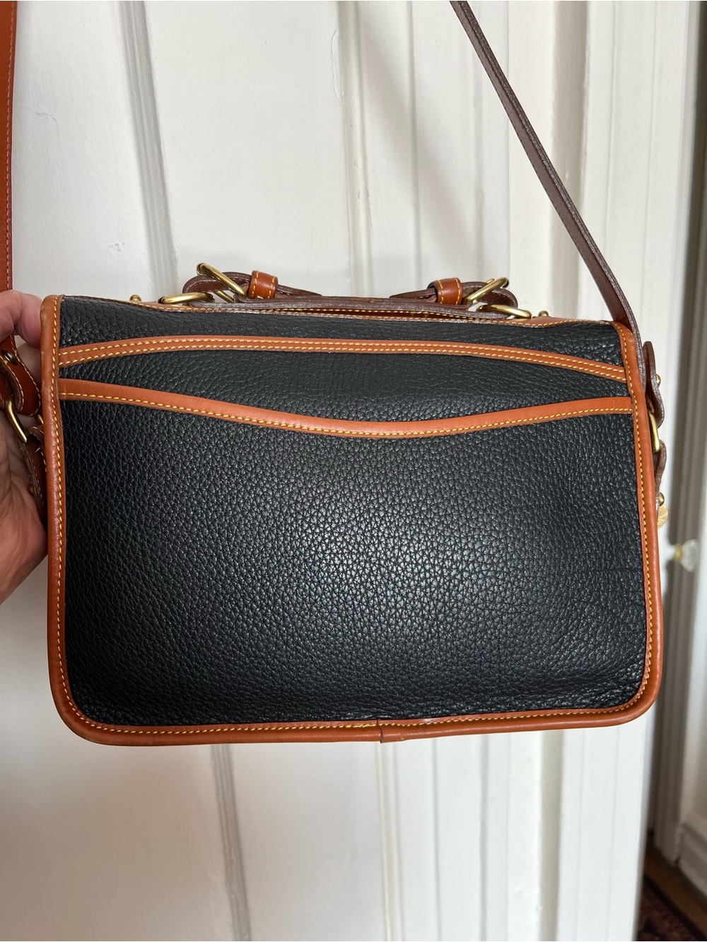 Vintage Dooney & Bourke AWL Black Leather Large Carrier Crossbody Bag -Excellent - Picture 2 of 16